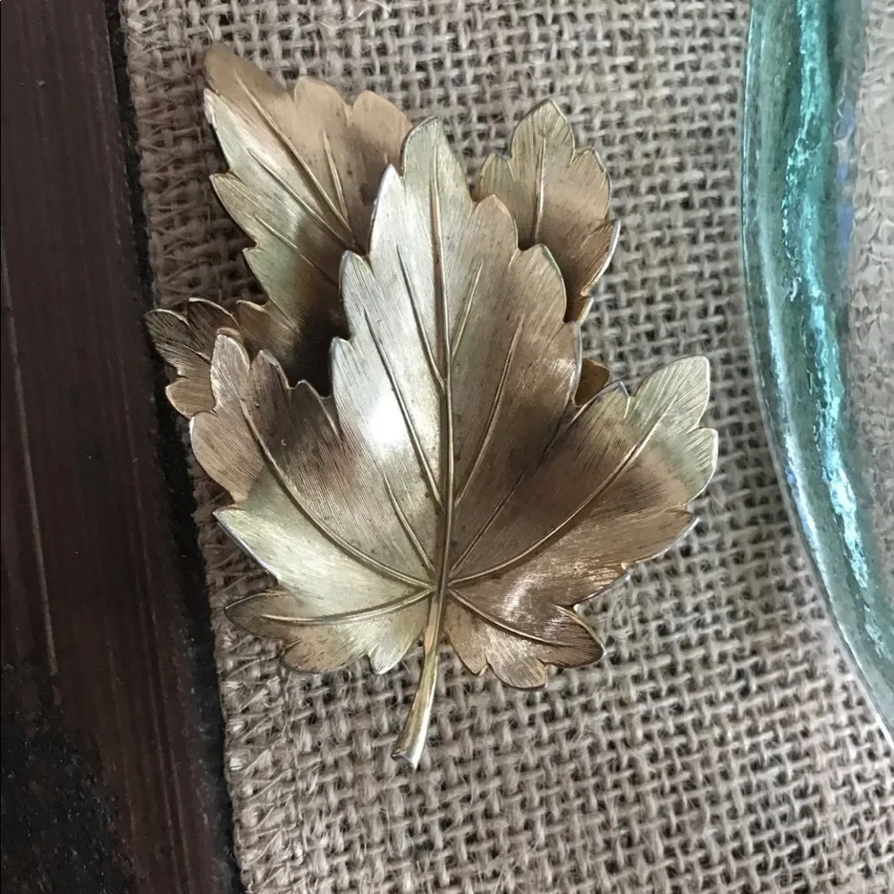 Vintage Double Maple Leaf Gold Tone Brooch
